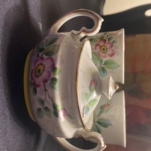 Vintage sugar bowl with 2 tea cups